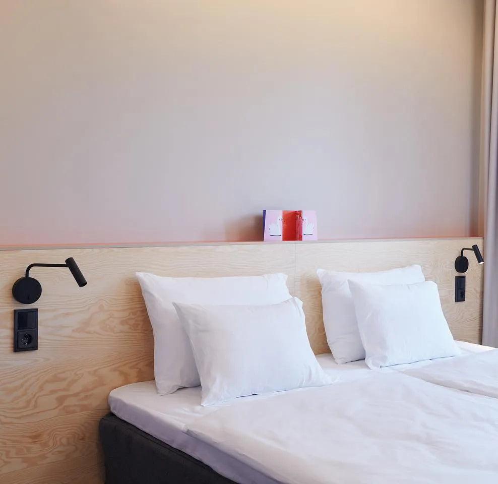 Black Simplicity LED Wall Lamp