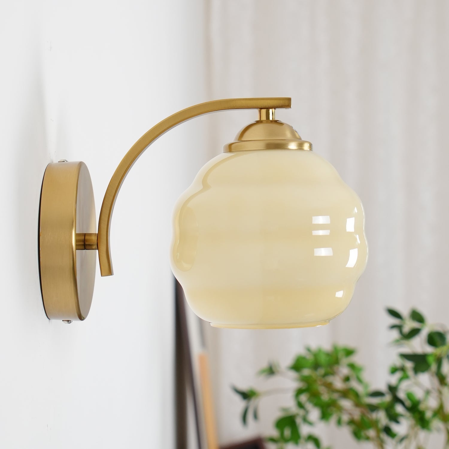 Curved Retro Wall Lamp