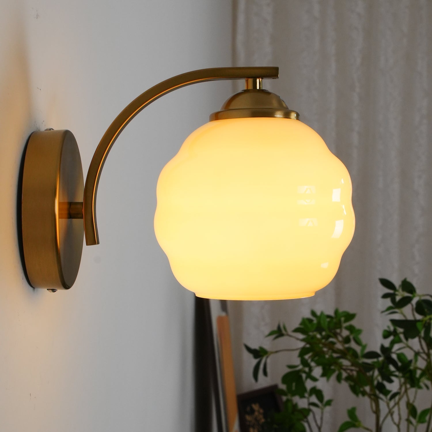 Curved Retro Wall Lamp